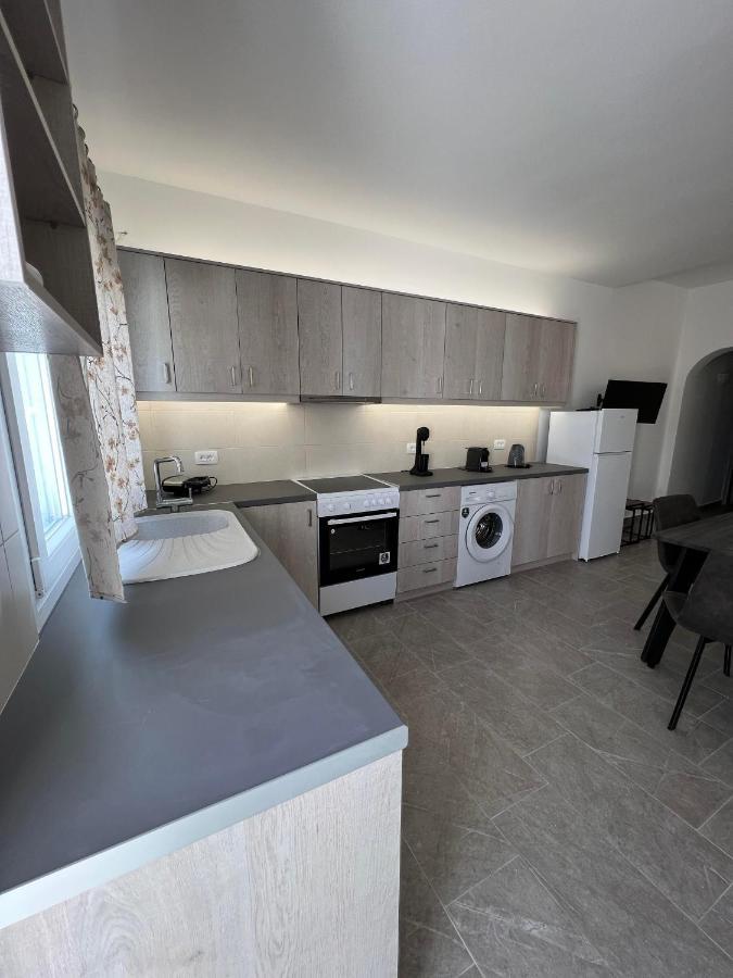 Petit Homme By Andreas Appartement Perissa  Buitenkant foto