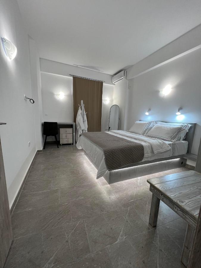 Petit Homme By Andreas Appartement Perissa  Buitenkant foto