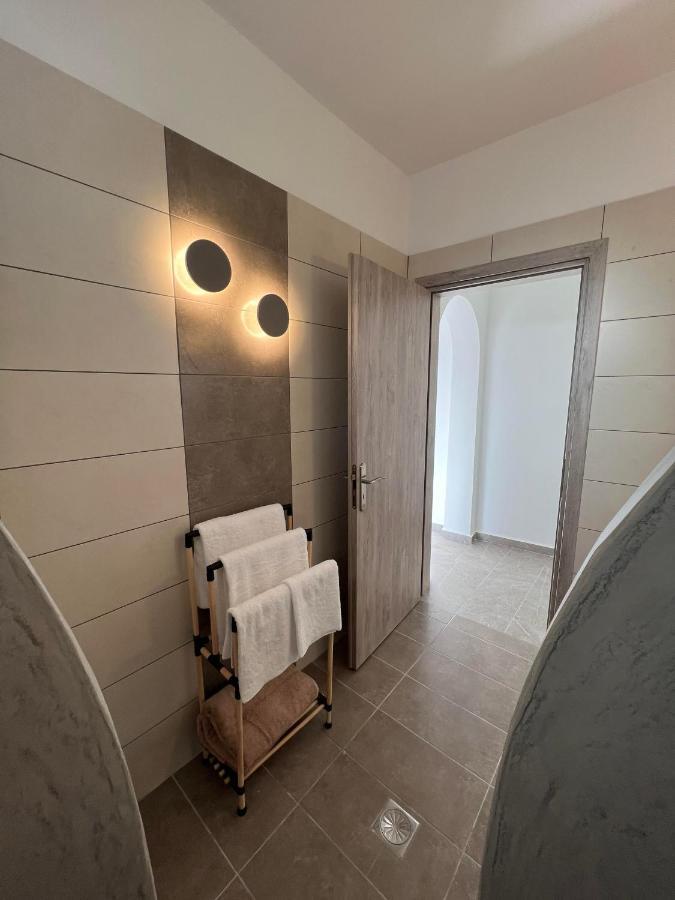 Petit Homme By Andreas Appartement Perissa  Buitenkant foto